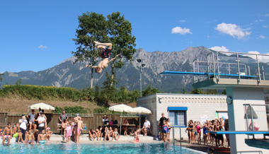 Artistik und Arschbomben zum 50. Geburtstag