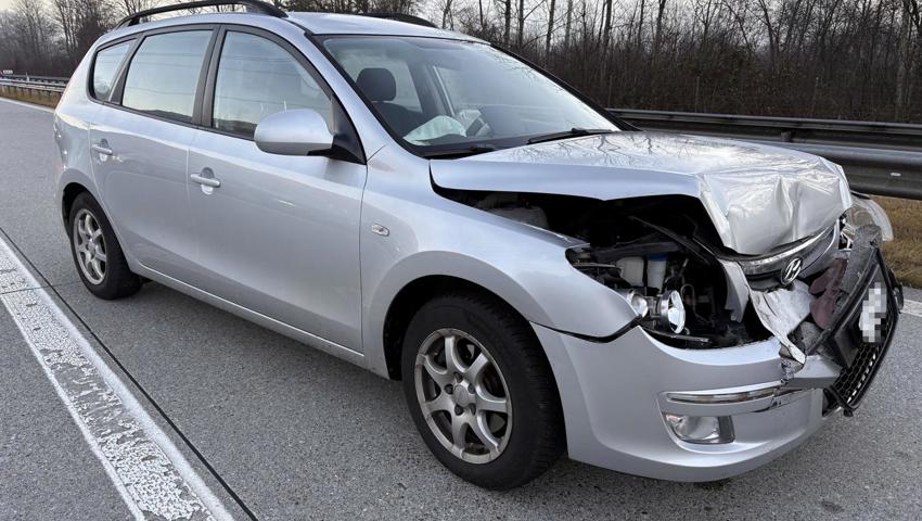 Insgesamt waren drei Autos in den Unfall verwickelt.