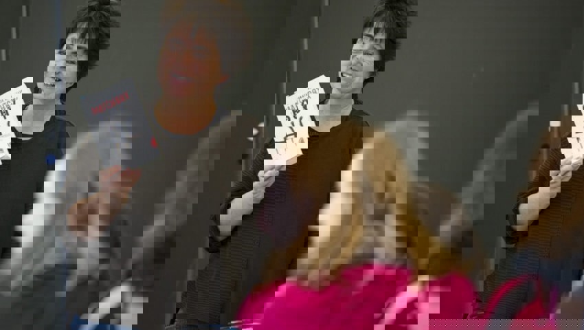  Die Verleger kennen ihr Publikum bestens. Alice Gabathuler und Stephan Sigg veranstalten immer wieder Lesungen in Schulklassen und Tom Zai ist hauptberuflich Lehrer. 