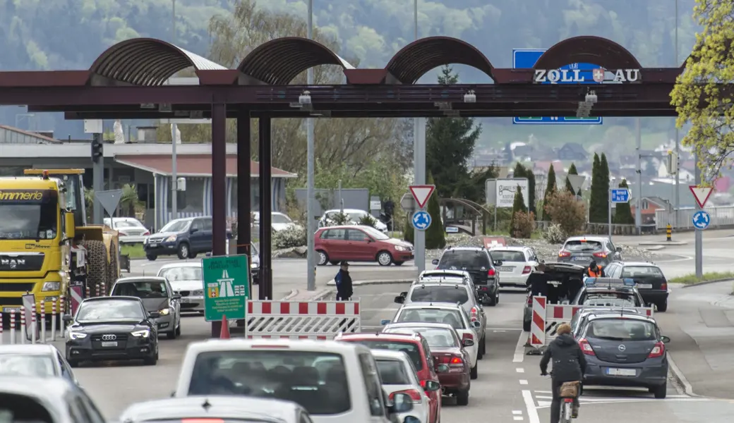 Am Zoll: Mann floh und schwamm durch den Rhein - Österreicher nahmen ihn fest