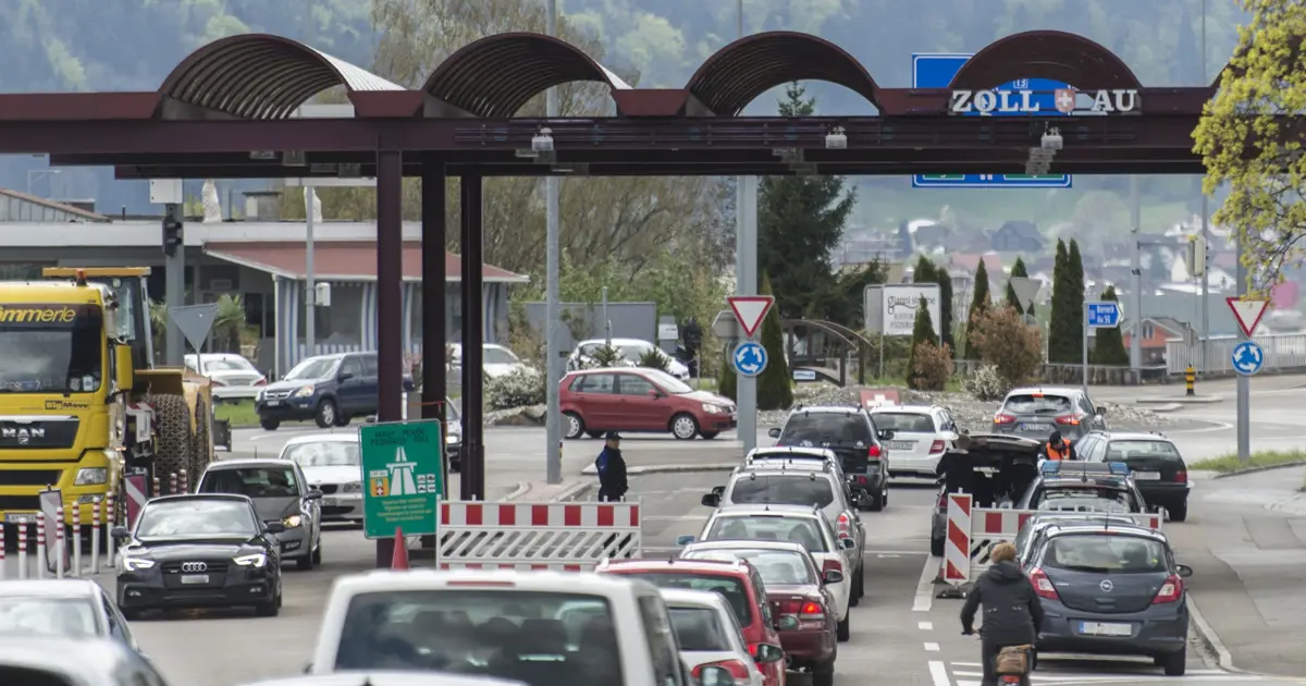 At customs: Man fled and swam across the Rhine - | Austrians arrested him