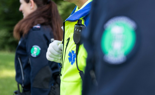 Kleinkind von Pferd getreten