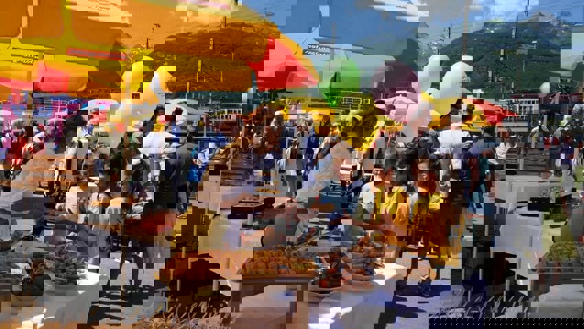  Zu einem Fest gehört auch das Kulinarische und Gesellige. 