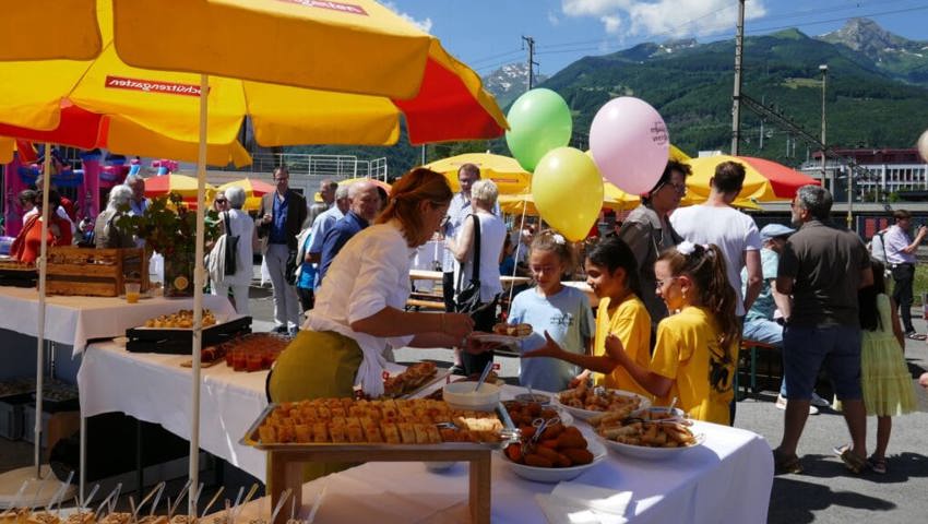  Zu einem Fest gehört auch das Kulinarische und Gesellige. 