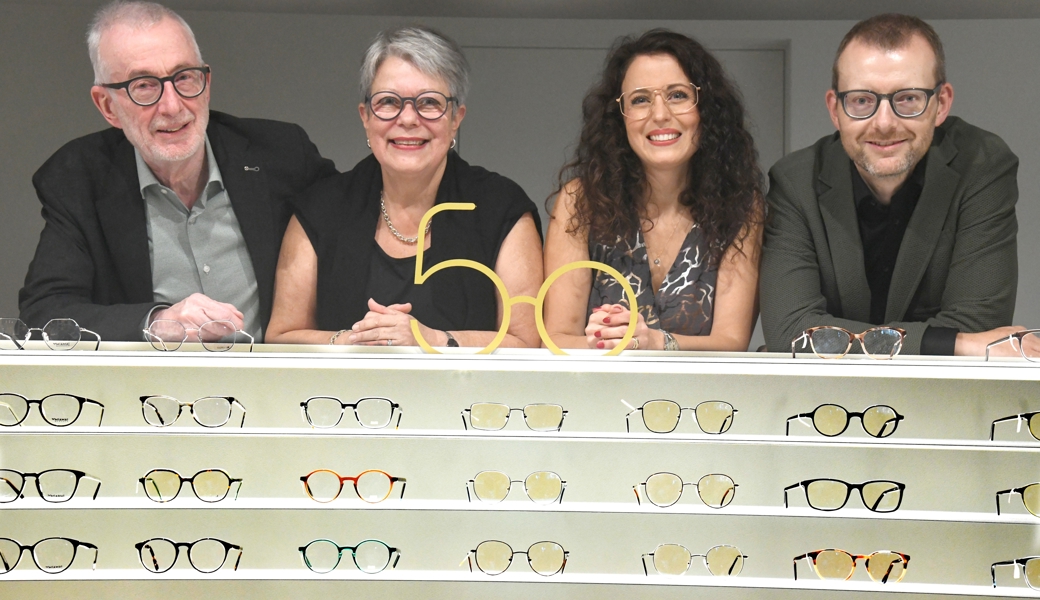 Walter und Jasmin Meier-Federer, Svea und Philippe Meier haben den Durchblick und freuen sich am Jubiläum (v. l.). 