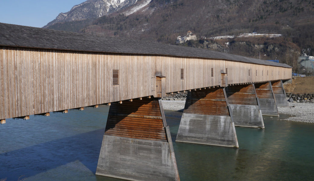  Ab 29. April werden die Kunstprojekte auf der Alten Rheinbrücke Vaduz-Sevelen ausgestellt. 