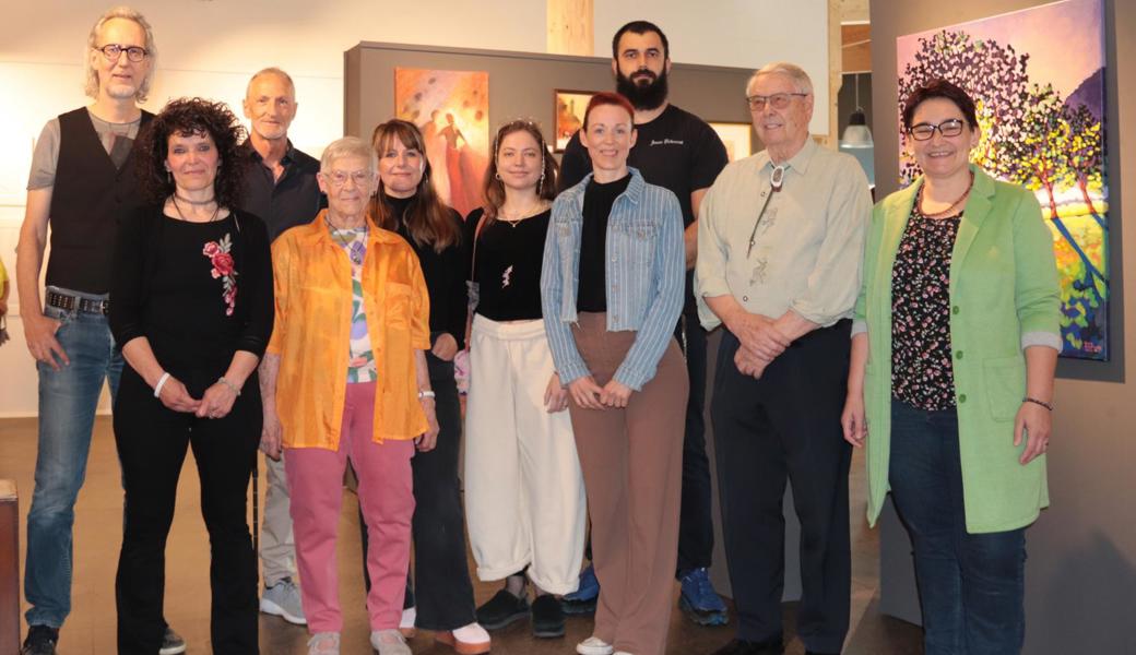 Die Künstlerinnen und Künstler an der Vernissage in der Galerie L33.