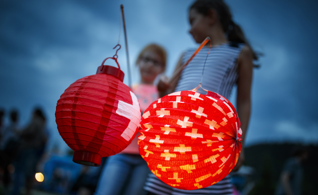 Lampionumzüge, Ansprachen und Musik – es wird gefeiert