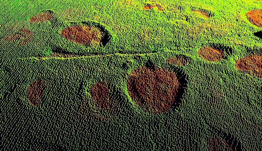 190 Millionen Jahre alte Spuren von Dinosauriern im Jura bei Courtedoux, die 2003 beim Bau der Transjurane-Autobahn entdeckt wurden: millimetergenau dreidimensional erfasst mit einer Laserscanner-Station
