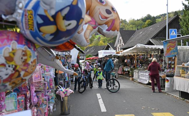 Buntes Markttreiben, feine Kost und tierische Tradition