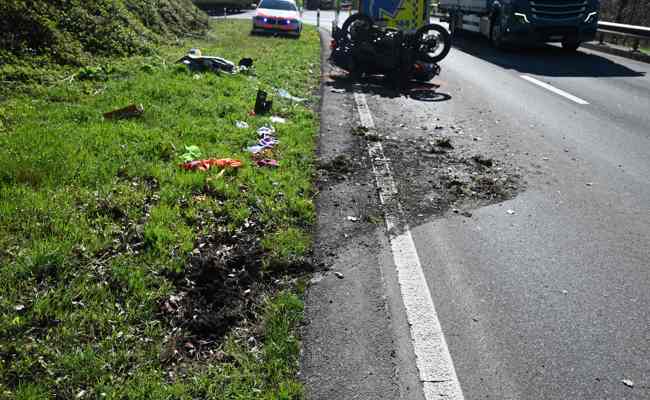 Motorradfahrer verletzt sich bei Unfall schwer
