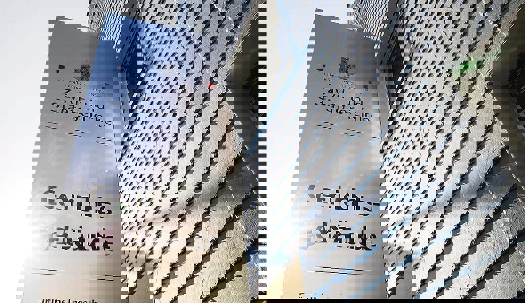 Das hätte RTL auch nicht besser gekonnt: Eine Gerichtsverhandlung am Freitag vor dem Landgericht verlief turbulent. 