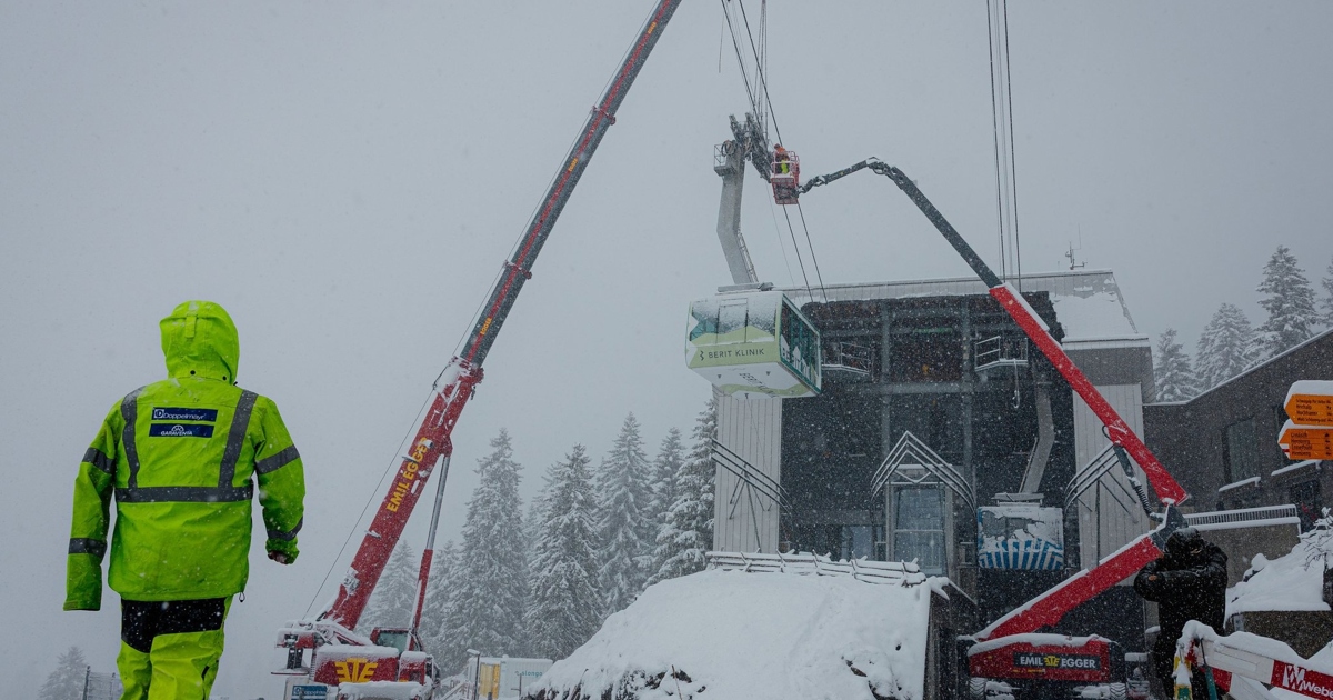 Ein letztes Mal in der Luft: Säntis-Gondeln vom Seil abgehängt