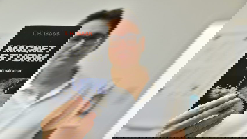  Der Herr Doktor schreibt auch Krimis. Ein neuer Band soll noch in diesem Jahr erscheinen. 