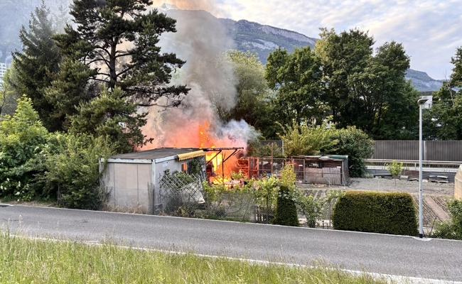 Brand in einem Schrebergarten: Wer kann weiterhelfen?