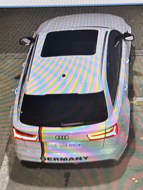 Dieses Auto raste durch die Stadt. Dieses Auto raste durch die Stadt.