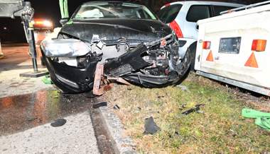 Flucht vor der Polizei endet mit einem Unfall