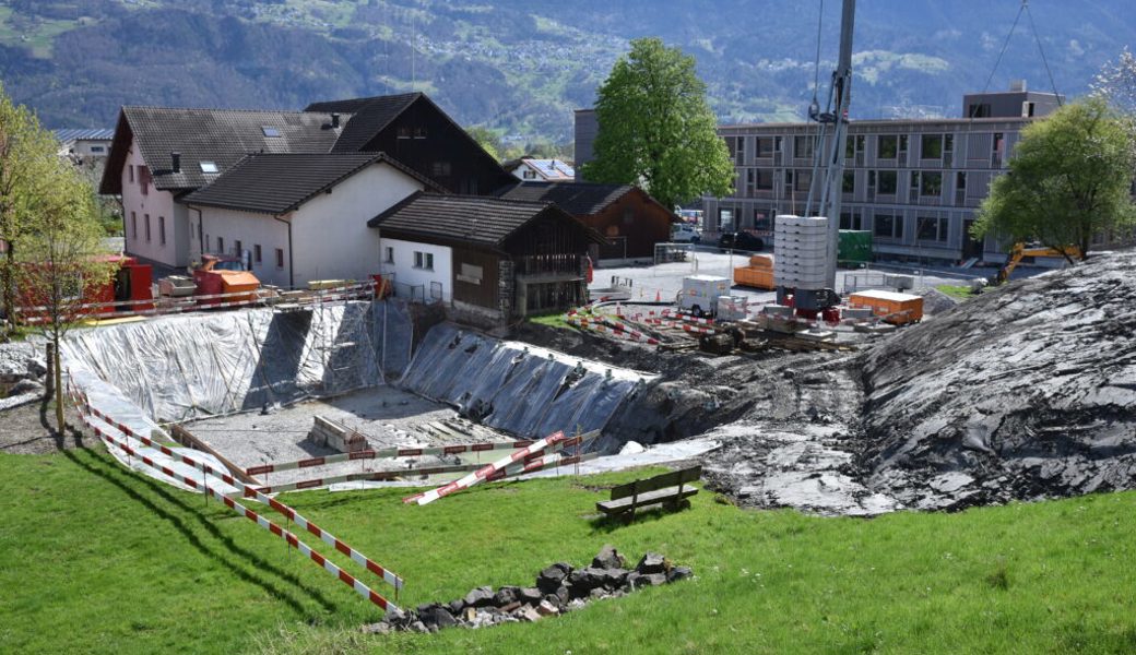  Bauarbeiten laufen: die Heizzentrale Büelriet (hinten das neue Pflege- und Betreuungszentrum). Bilder: Heini Schwendener