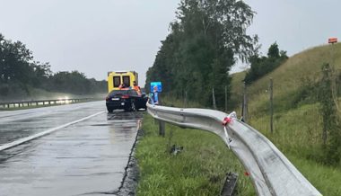 20-jähriger Autofahrer verletzte sich leicht nach Selbstunfall auf der Autobahn A13