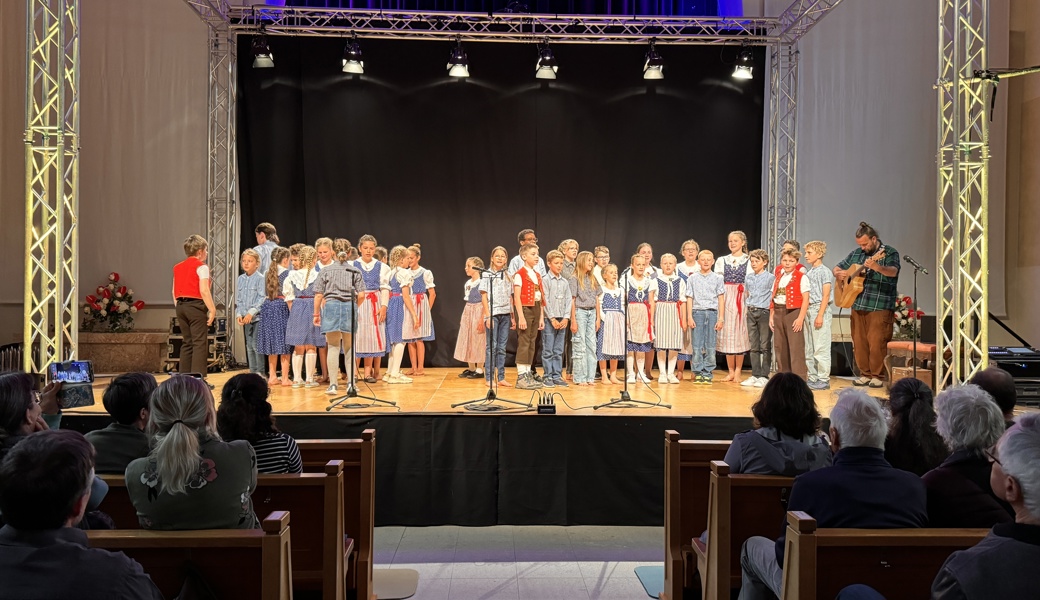 Johlende und groovende Kinder eröffnen das Klangfestival