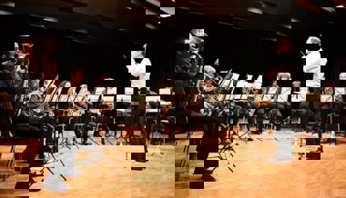 Dorfmusig feierte mit Dirigent Kaspar Vetsch ein erfolgreiches Comeback im Zweivierteltakt