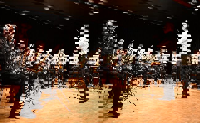 Dorfmusig feierte mit Dirigent Kaspar Vetsch ein erfolgreiches Comeback im Zweivierteltakt