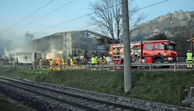 Abbrucharbeiten nach Stallbrand verursachen Zugausfälle zwischen Buchs und Salez