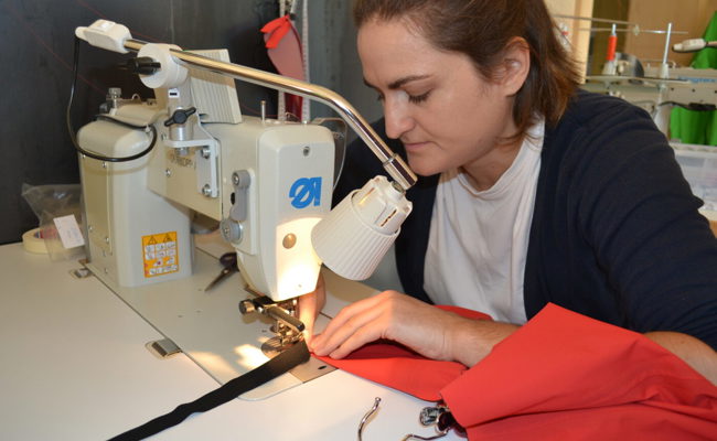 Schneiderin Katrin Abderhalden sieht den Bezug zum Brauchtum als Vorteil
