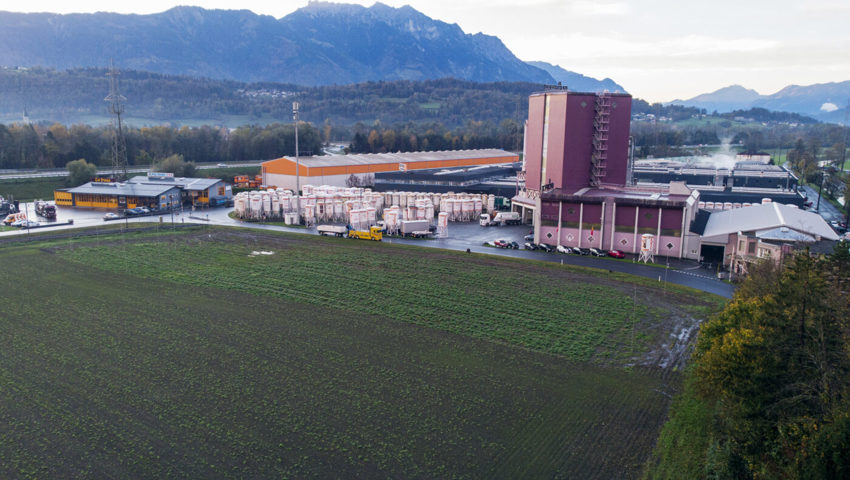  Auf ungefähr der Hälfte dieser Grünfläche im Sennwalder Industriegebiet will die Pistor AG ihr neues Verteilzentrum bauen. 