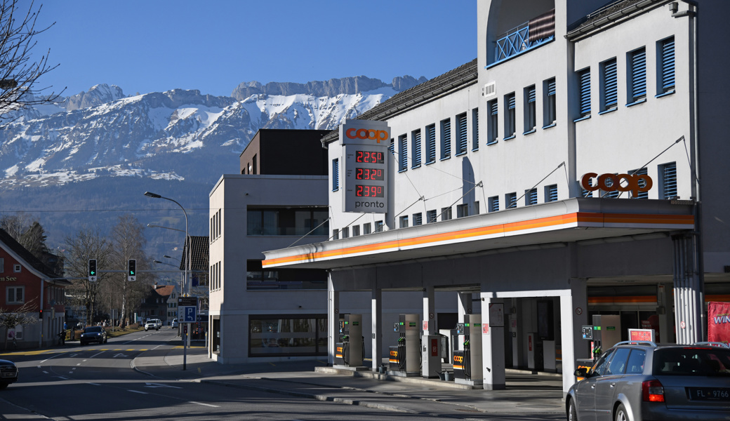  Ein Mann überfiel diese Coop-Tankstelle in Buchs, musste allerdings aufgrund Gegenwehr ohne Beute flüchten. 