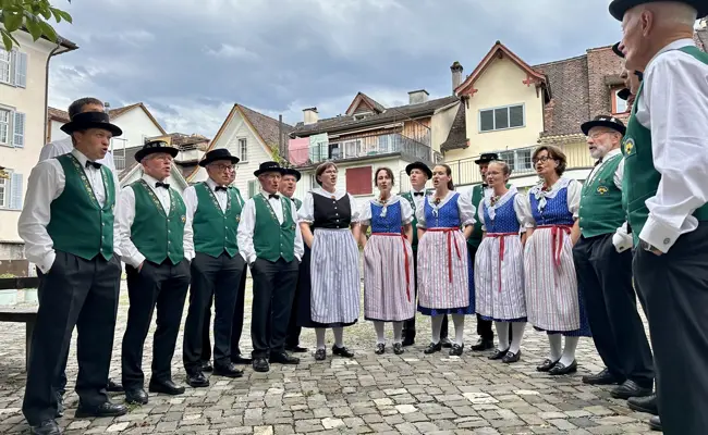 Jodlerbier, Jodlerwein, Jodlersong und eine Jodlerin aus Japan