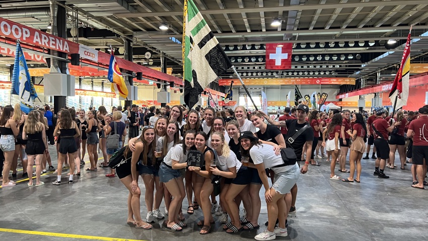 Zehnmal in Folge auf dem Siegerpodest: Der TV Buchs in Feierlaune.