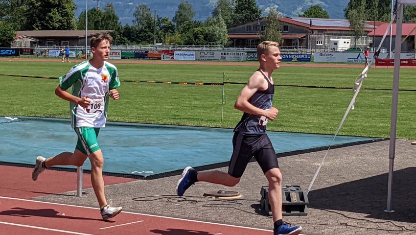  Im 5-Kampf U18 den 5. Rang erreicht: Leandro Lippuner (rechts) vom STV Grabs zeigte sich kämpferisch. 