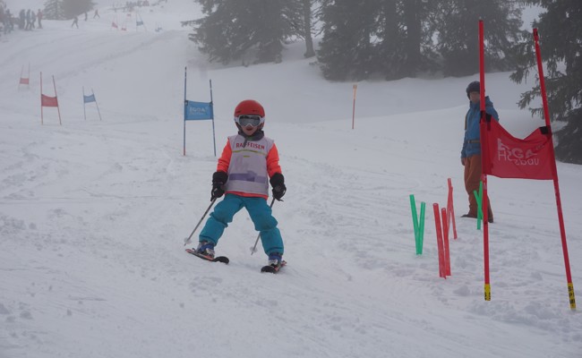 Kniffliger Riesenslalom am Wildhauser Schülerskirennen