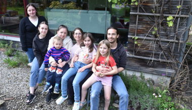 «Hei nomol» sagt der ukrainische Junge und heitert damit die Kriegsflüchtlinge kurz auf