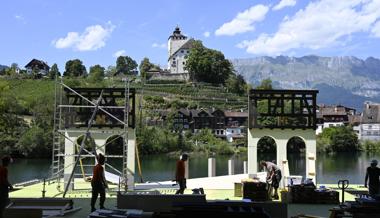 Der kleine Dorfplatz am Werdenbergersee nimmt Form an