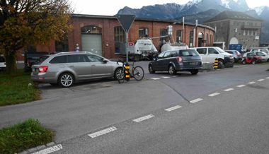 Kollision zwischen Auto und Velo: Der Velofahrer wurde verletzt ins Spital überführt