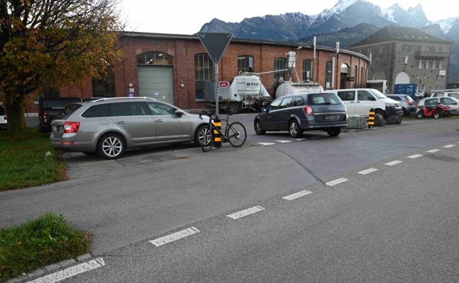 Kollision zwischen Auto und Velo: Der Velofahrer wurde verletzt ins Spital überführt