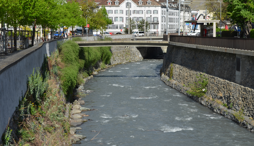 Die Strömung im Plessur-Kanal riss die Frau mit. Erst kurz vor der Einmündung in den Rhein konnte man sie herausholen.