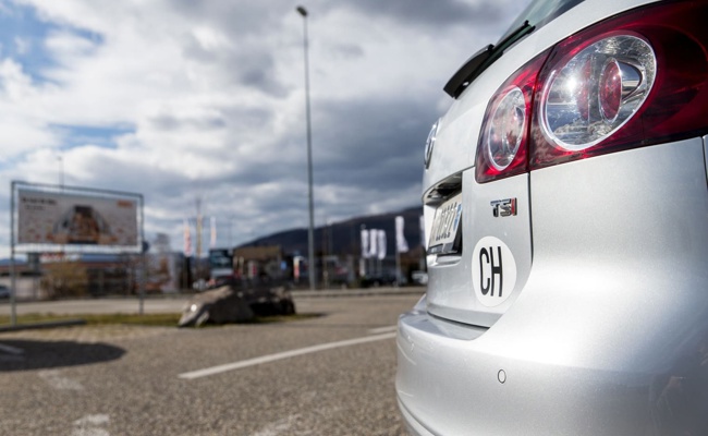 «Modernes Raubrittertum»: Schweizer Autofahrer erhält im Vorarlberg Busse wegen fehlendem CH-Kleber
