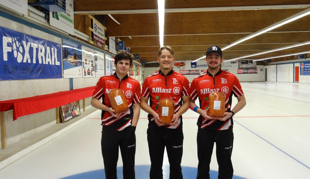 Titel verteidigt: Junioren-A-Team Brauchli mit Livio Ernst, Leon Wittich und Skip Lars Brauchli (von links). 