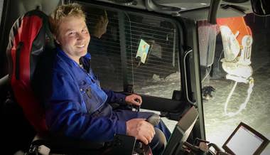 Seit 25 Jahren mit dem Pistenbully unterwegs: Chäserrugg-Pistenleiter Adrian Bösch präpariert nachts die Ostabfahrt