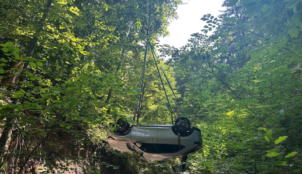 Das Auto konnte erst bei Tageslicht geborgen werden.