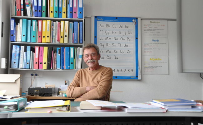 Der letzte Lehrer der Schulgemeinde, Nik Tarnutzer, geht nach 44 Jahren in Pension