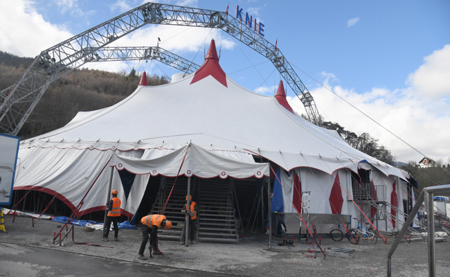 Der National-Circus hat sein Quartier bezogen