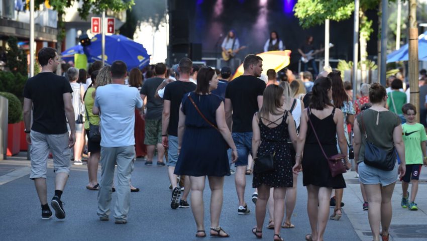  Grosse Diskussion beim Buchser Handel: Sorgen autofreie Samstage mit Events auf der Bahnhofstrasse für höhere Umsätze? 