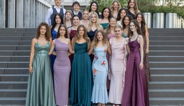Klasse 3Fa - von hinten nach vorne, jeweils von links: Ralf Kurzbein (Klassenlehrer), Elena Dourado Pinheira, Nina Veladzic, Jamie Lyra Lambert, Zoe Kappeler; Michelle Hochuli, Noelia Sieber, Eslem Carlik, Saraj Ajgeraj, Noelle Breu; Chiara Gerosa, Aline Kassler, Alejna Redjepi, Livia Schneider, Leana Custodia; Lara Gilgen, Lejla Loznica, Jael Masina, Leni Muska, Simea Lehmann, Riana Aebi. 