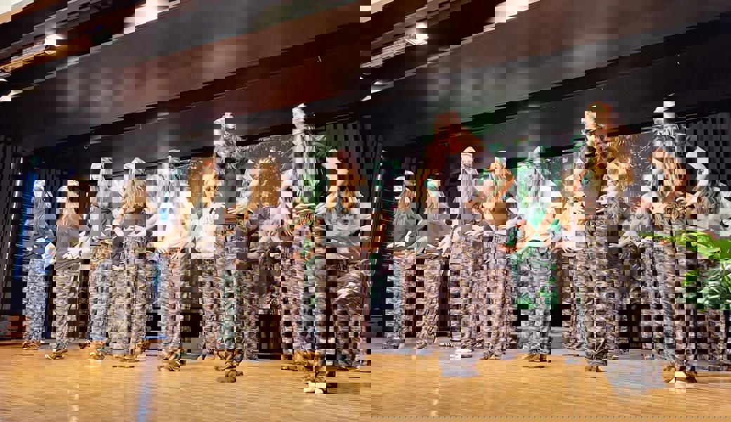 Wenn die Schule zum Dschungel wird: Abschlussklassen führen Musical «Jumanji» auf