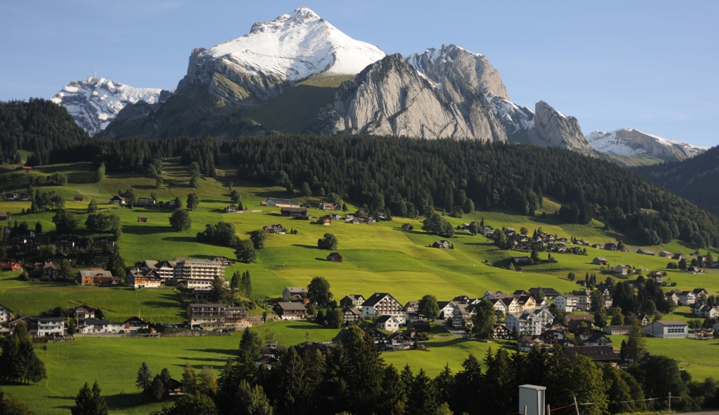 Die Spitze wird neu besetzt: In der Gemeinde Wildhaus-Alt St. Johann bewerben sich drei Personen für das Gemeindpräsidium.