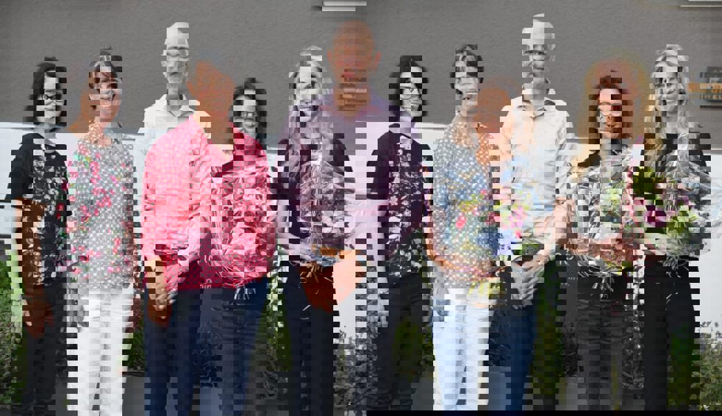  Gesamtleiterin Judith Rupp (links) und Präsidentin Sabina Saggioro verabschieden Christian Rupp und ehren Karen Rütimann (Zweite von rechts) und Anika Hoppe. 